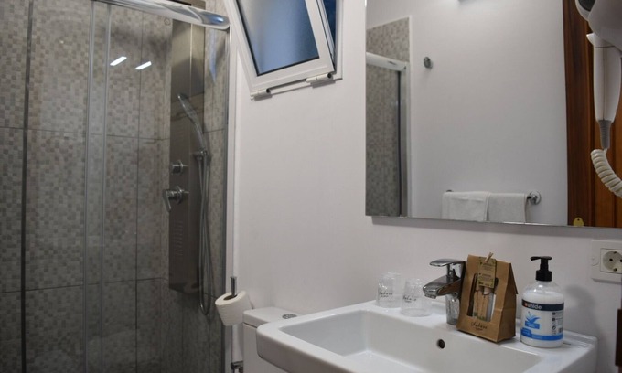 Frontera Apartment | Inviting Appartement Terraza Sabare with Spa & Breakfast