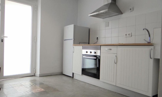 Raval Roig Apartment | Ideal Ocean View Retreat at Apartamento Tipico