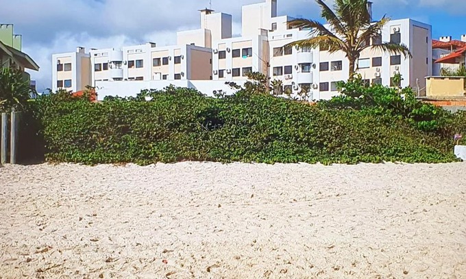 Ingleses do Rio Vermelho Apartment | Beachside Retreat: Top Apartment with Pool & Ocean Views