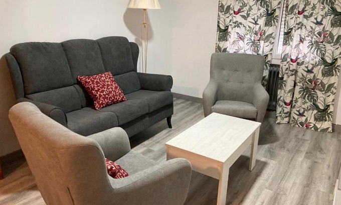 Losar de la Vera Apartment | Family and Pet-Friendly Stay at Apartamento Turístico Cervantes 18