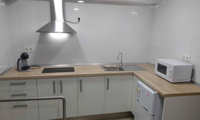 Valdeolleros Apartment | Inviting Apartment Fran with Breakfast & Kitchen Amenities