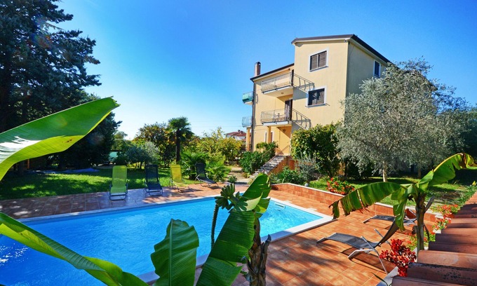 Valica Apartment | Delightful Umag Valica Apartment with Pool Near the Beach
