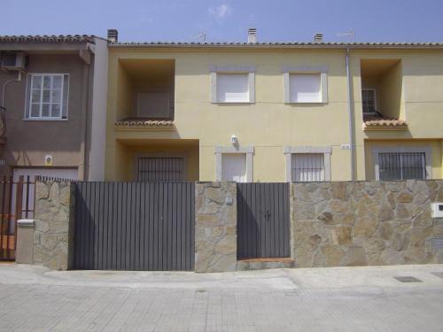 Trujillo House | Family-Friendly Villa Soterraña with Pet Accommodations