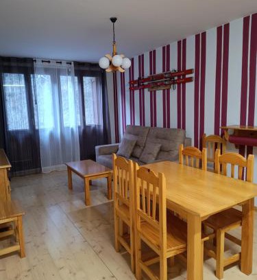 Canfranc-Estacion Apartment | Family-Friendly Getaway at Apartamento Viman - Rated 9.4/10