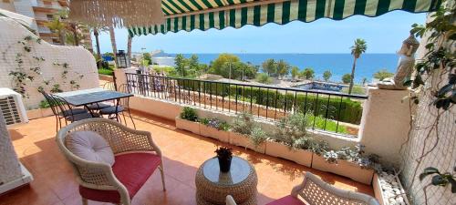 Santa Pola Apartment | Beautiful Apartment with Island Views and Pool Access