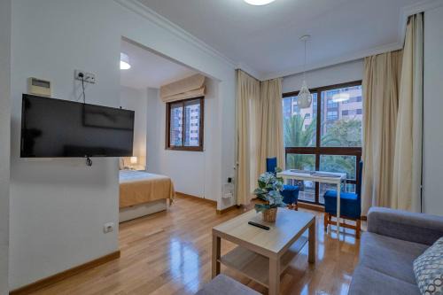 Rejas Apartment | Inviting Wanda Airport Ifema with Pool and Ocean View