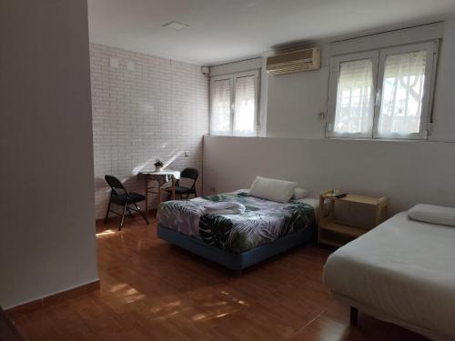 Hortaleza House | Pet-Friendly Getaway at El Colmenar Habitaciones