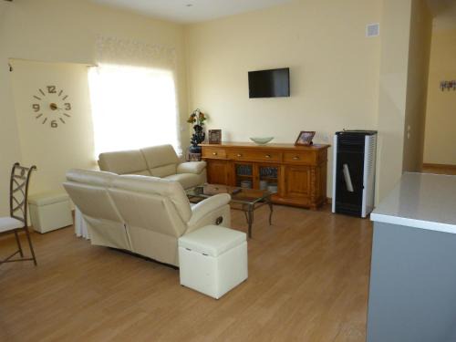 Trabanca House | Pet-Friendly Getaway: Apartamento Zapatero with Hot Tub