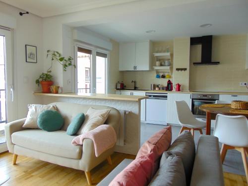Elizondo Apartment | Child-Friendly Apartamento Zuhaitzondoa Etxea - Guest Rated 9.8