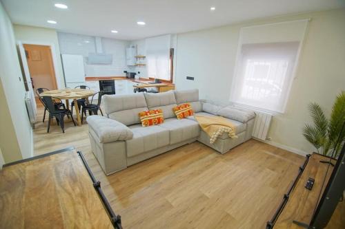 Basurto-Zorroza Apartment | Pet-Friendly Comfort at Apartamentos 2K in Olabeaga