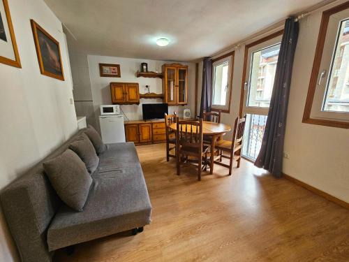 Formigal Apartment | Pet-Friendly Getaway at Apartamentos 3000 Formigal