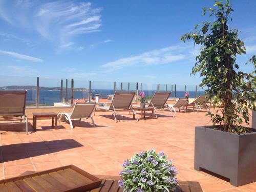 Aios Apartment | Oceanfront Apartamentos Aqualecer with Pool & Hot Tub