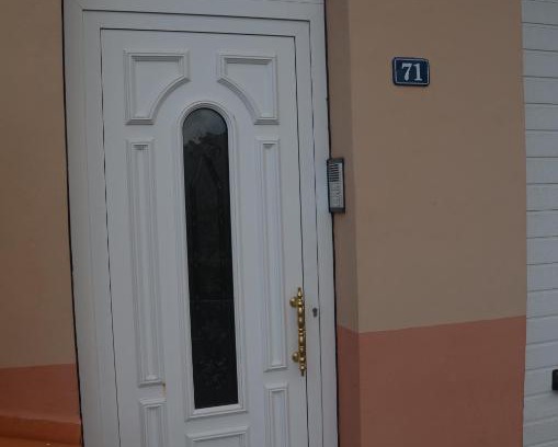 Arure Apartment | Cozy Apartamentos Arure Plaza: Pet-Friendly with Breakfast