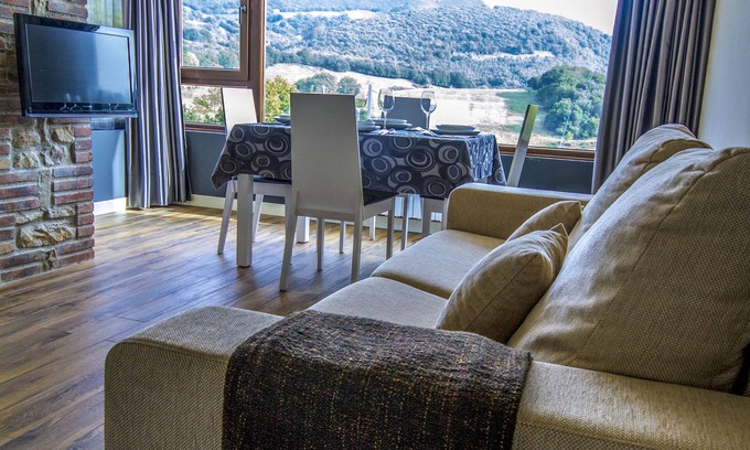 Riancho Hotel | Guest Rated: 10/10 at Apartamentos Baolafuente with Pool