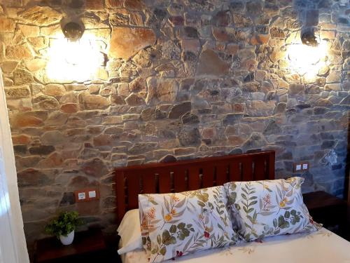 Torrejon El Rubio Apartment | Pet-Friendly Apartamentos Callampa with Exceptional Ratings