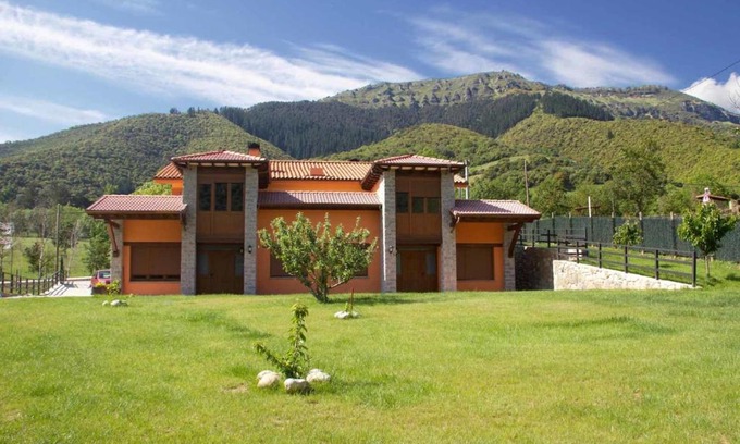 Mieses Apartment | Family-Friendly Stay at Apartamentos Camino Santo Toribio
