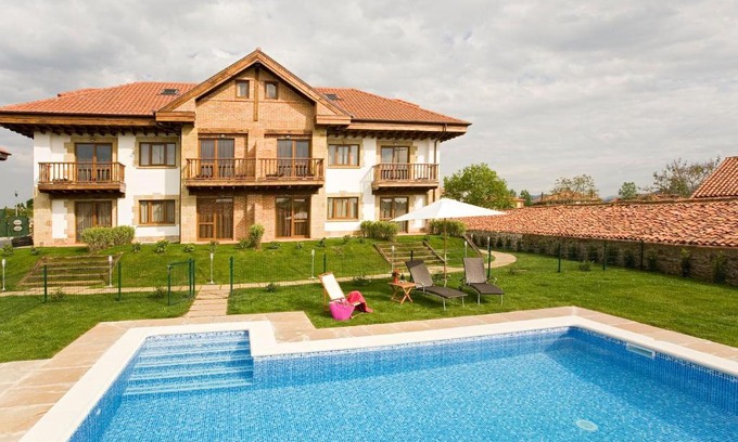 Santillana del Mar Apartment | Oceanfront Getaway at Apartamentos Ciudad de Petra - 9.1/10