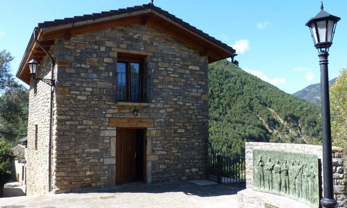 Boltana House | Charming Apartamentos con Duende: Pet & Child Friendly Escape