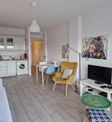 Vila Real Santo Antonio House | Oceanfront Apartamentos Dom Henrique: Pet-Friendly Retreat
