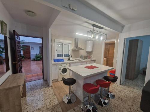San Basilio Apartment | Discover Pet-Friendly Comfort at Apartamentos El Alcazar Viejo