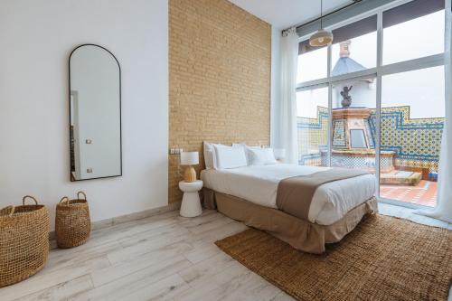 Triana Apartment | Elegant Stay at El Escondite de Triana - Rated 9.5/10