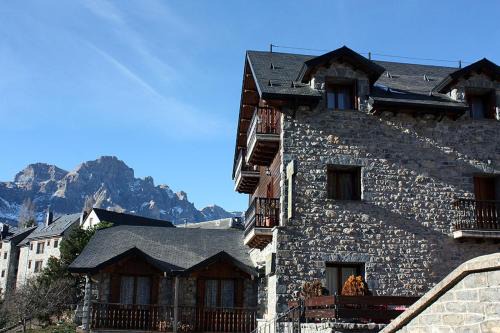 Tramacastilla de Tena Apartment | Guest Rated 9.4: Apartamentos Blasco with Family-Friendly Perks