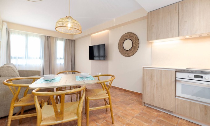 Ciutat de les Arts i les Ciencies Apartment | Explore APARTAMENTOS LAS CIENCIAS I: WiFi, Balcony & More