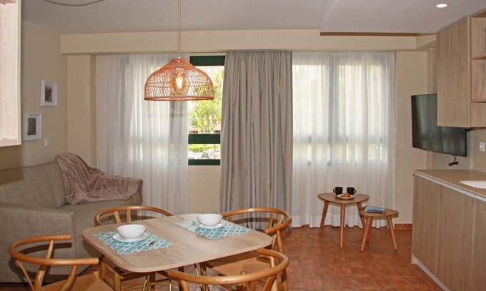 Ciutat de les Arts i les Ciencies Apartment | Modern Las Ciencias Studio with WiFi and Convenient Parking