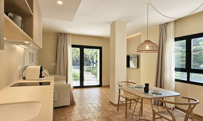 Ciutat de les Arts i les Ciencies Apartment | Experience Comfort at Apartamentos Las Ciencias X with Free WiFi