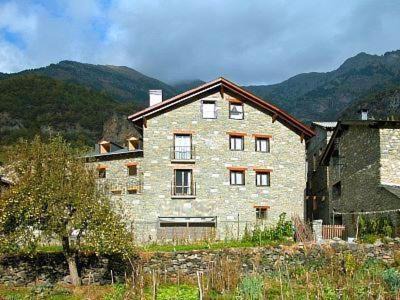Sahun Apartment | Family-Friendly Stay at Apartamentos Estop - Rated 9.3/10