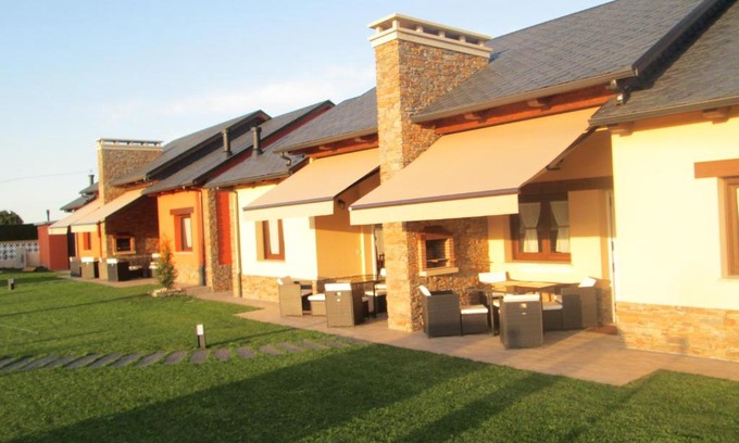 Pinera Apartment | Guest Rated 9.9: APARTAMENTOS FONTE VILLAR Awaits You