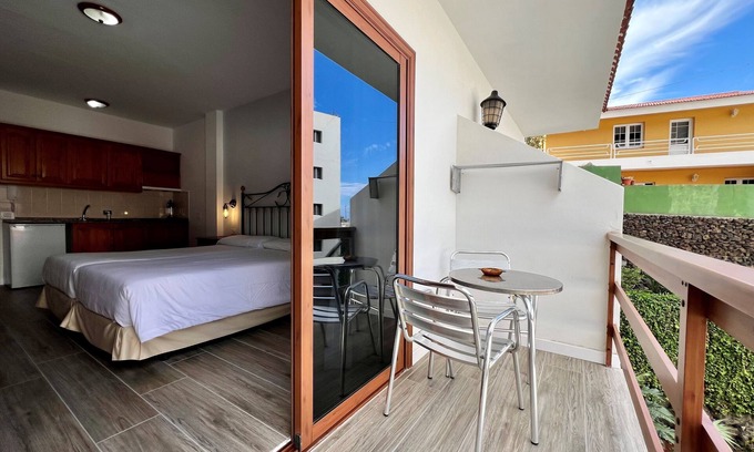 Tigaday Apartment | Cozy Apartamentos Frontera with Spa & Family Amenities