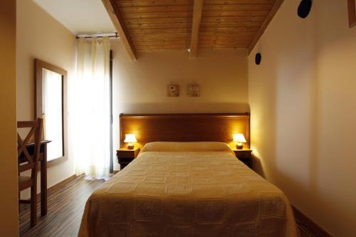Hervas Apartment | Family-Friendly Apartamentos Hervasypunto with Hot Tub