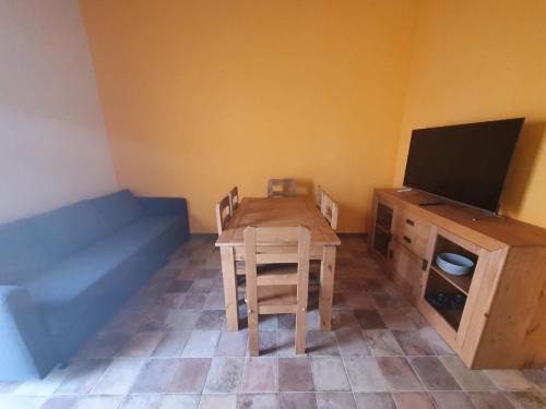 Faio House | Pet-Friendly Apartamentos Hiberus Flumen with Great Amenities