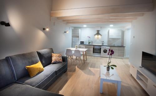 Zubiate Apartment | Inviting Hondarmendi Apartments with Breakfast & Accessibility