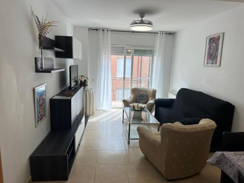 Ainsa Apartment | Pet-Friendly Apartamentos L'Ainsa with Family Amenities