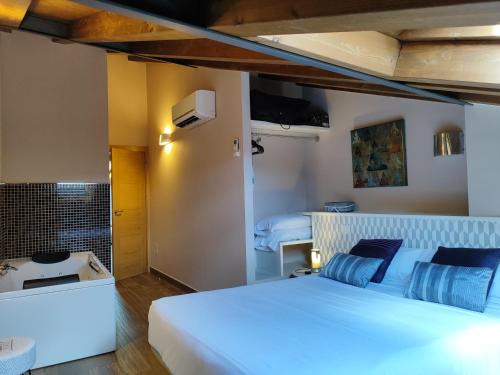 Ayllon Apartment | Discover Apartamentos La Alborada Medieval: 4-Star Comfort