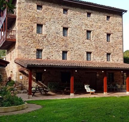 Lierganes House | Family-Friendly Retreat at Apartamentos la casa de los ríos