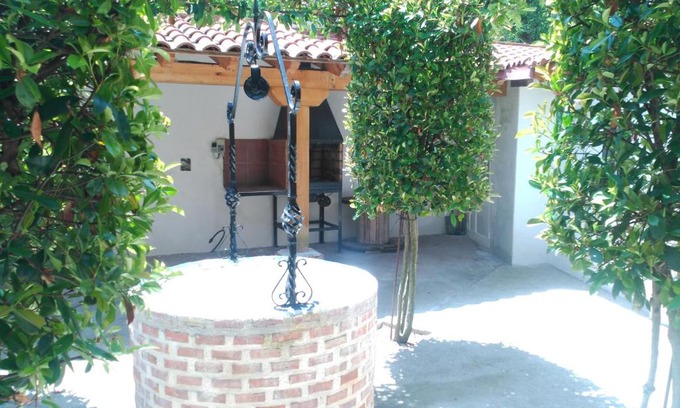 Ezcaray Apartment | Charming Casona de Ezcaray: Terraces & Pet-Friendly Stay