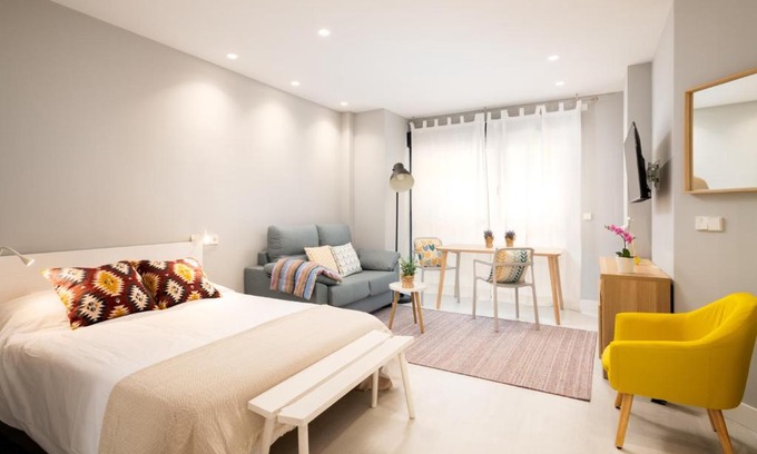 Gijon City Centre Apartment | Modern Apartamentos La Gringa in Gijon - Parking Available