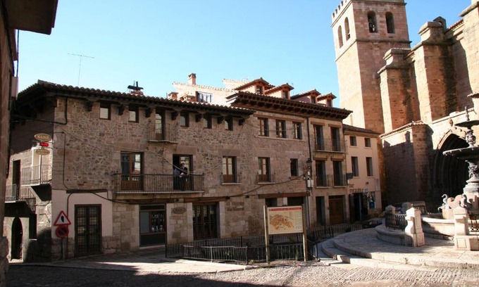 Mora de Rubielos Apartment | Cozy Apartamentos La Iglesia: Perfect for Families & Pets