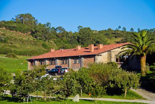 Orena Apartment | Oceanfront Retreat: Apartamentos la Roblera, Rated 9.5/10