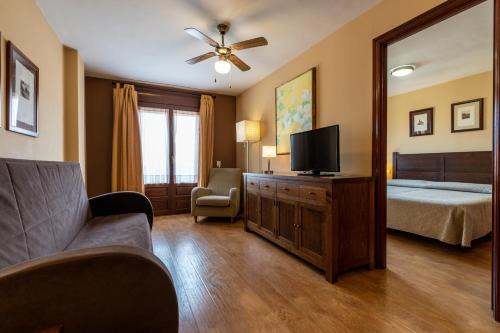 Mora de Rubielos Hotel | Comfortable Apartamentos La Trufa Negra with Spa & Hot Tub