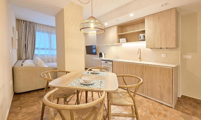 Ciutat de les Arts i les Ciencies Apartment | Discover Apartamentos Las Ciencias U: Family-Friendly Retreat