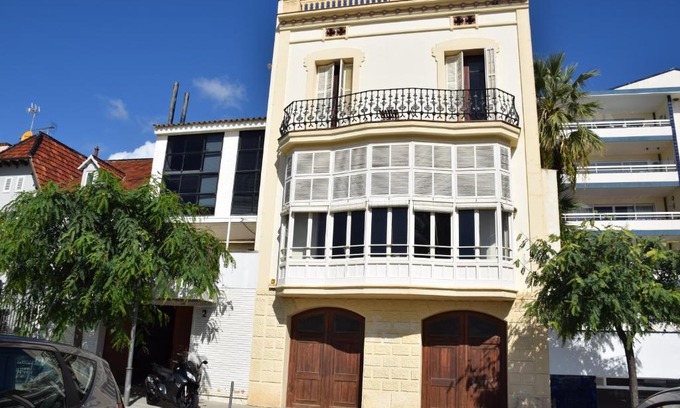 Caldes d'Estrac Apartment | Pet-Friendly Apartamentos Les Barbes with Ocean Views