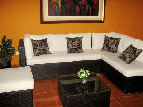 Chorrillos Apartment | Cozy Apartamentos Los Cedros: Family-Friendly Retreat