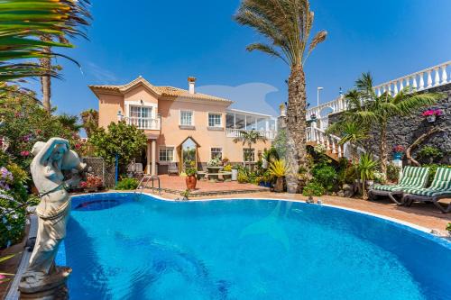 Arenas del Mar Apartment | Exceptional Oceanfront Stay at Apartamentos Los Delfines