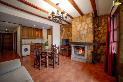 Alcala del Jucar Apartment | Discover Apartamentos Los Olivos: Family-Friendly Retreat