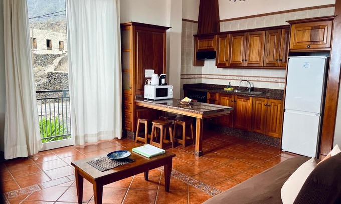 Frontera Apartment | Oceanfront Apartamentos Los Verodes with Pet-Friendly Perks