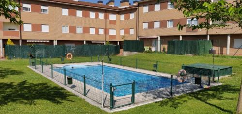 Granon Apartment | Family-Friendly Apartamentos Mirador de Grañón with Pool